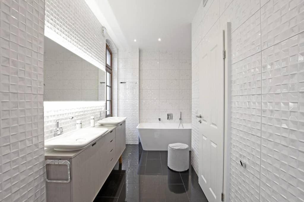 6,5 Luxury Room Apartment - Central Zwickau - 3 Bedrooms - 2 Bathrooms מראה חיצוני תמונה