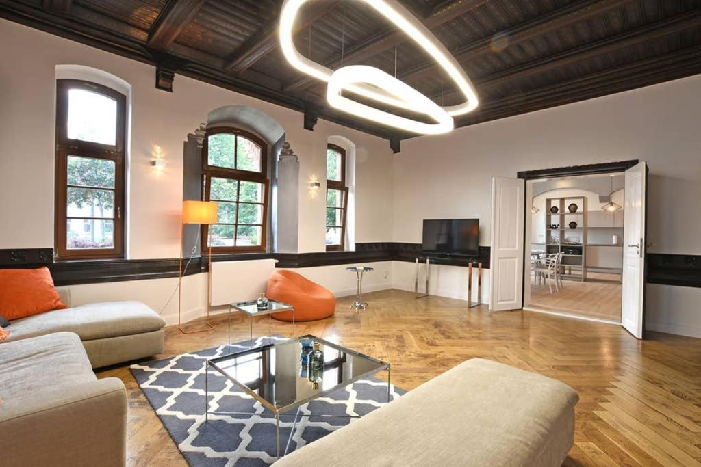 6,5 Luxury Room Apartment - Central Zwickau - 3 Bedrooms - 2 Bathrooms מראה חיצוני תמונה